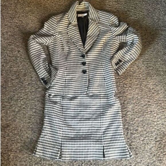 Kasper Dresses & Skirts - Kasper Black plaid Skirt suit set